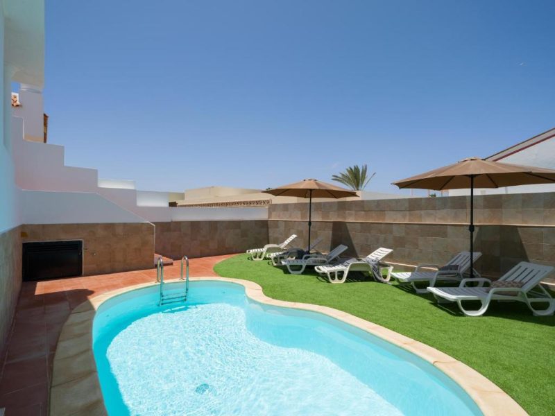 3-BR, VILLA, private pool, in the heart of Corralejo!