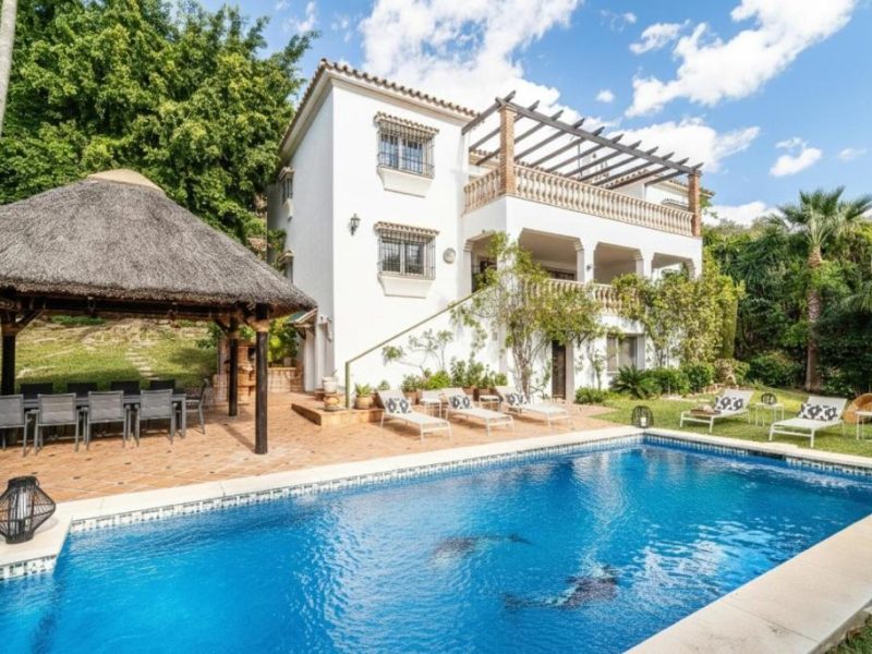 Andalusian Sun Villa with Private Pool & BBQ - EaW Homes