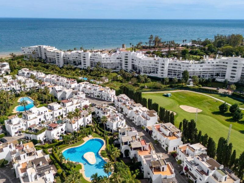 Beach & Golf Villa - Lagoon Pool - Sleeps 8