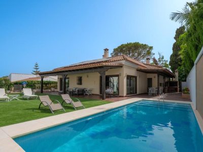 Villa in walking distance to amenities